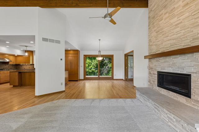 5931 Creek Point, Minnetonka, MN 55345