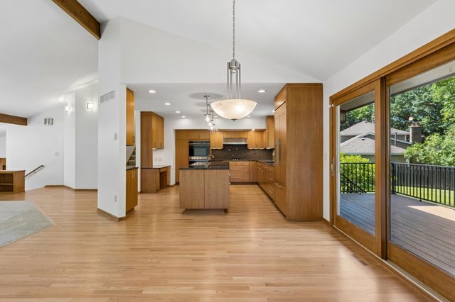5931 Creek Point, Minnetonka, MN 55345