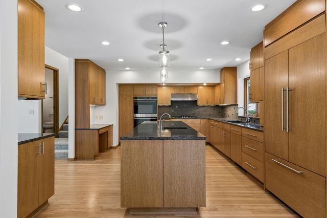 5931 Creek Point, Minnetonka, MN 55345