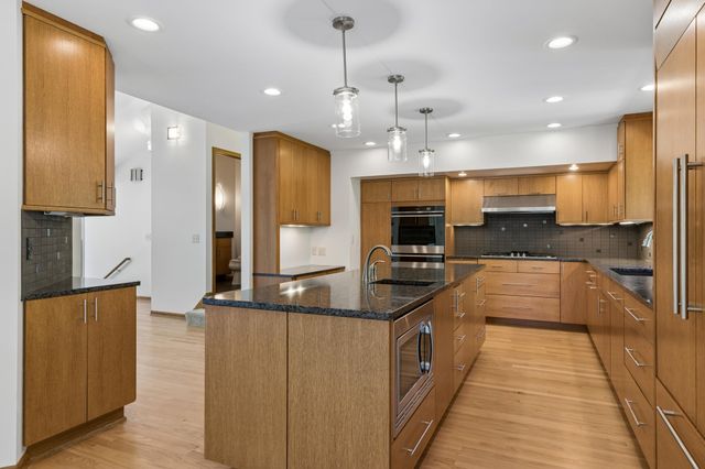 5931 Creek Point, Minnetonka, MN 55345