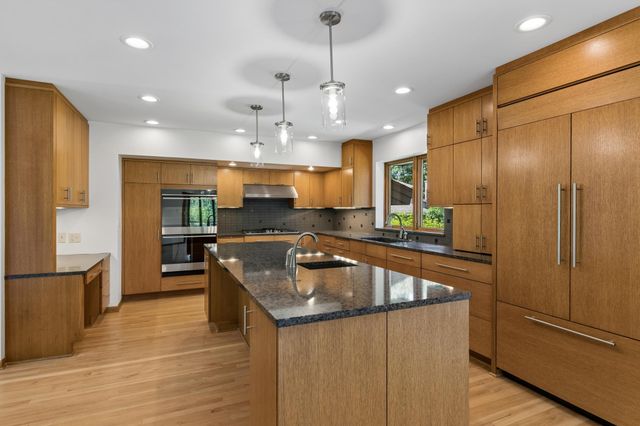 5931 Creek Point, Minnetonka, MN 55345