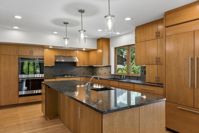 5931 Creek Point, Minnetonka, MN 55345