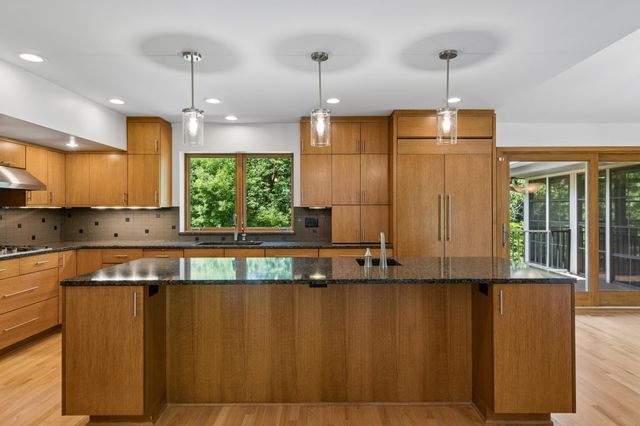 5931 Creek Point, Minnetonka, MN 55345