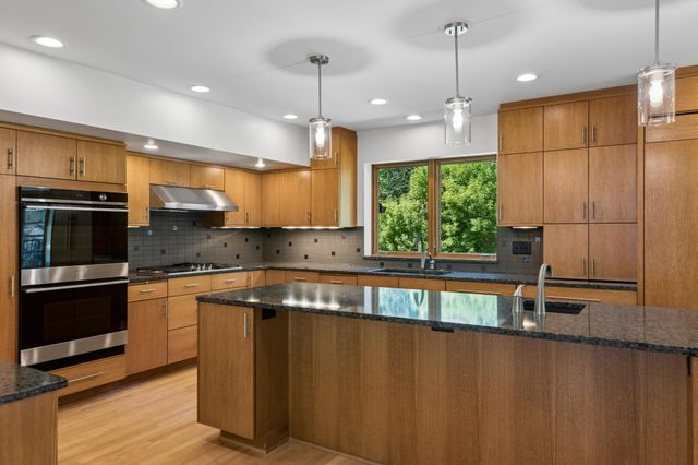 5931 Creek Point, Minnetonka, MN 55345