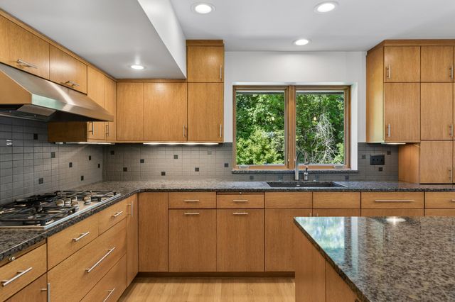 5931 Creek Point, Minnetonka, MN 55345