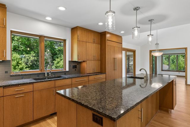 5931 Creek Point, Minnetonka, MN 55345