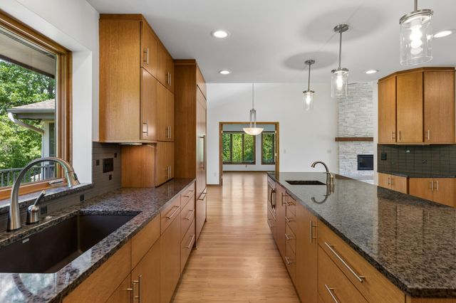 5931 Creek Point, Minnetonka, MN 55345