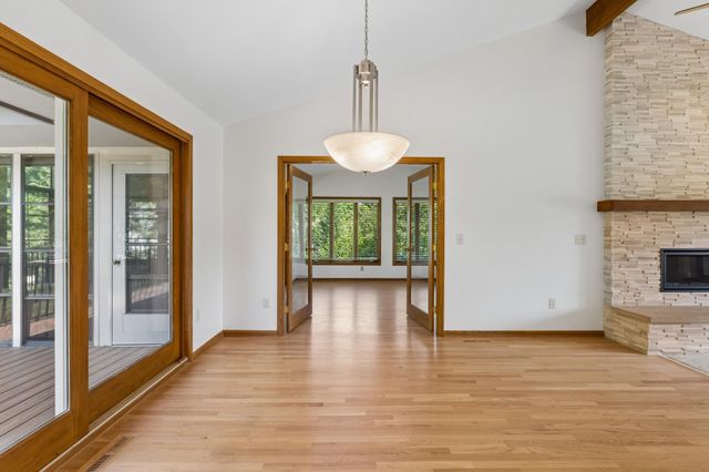 5931 Creek Point, Minnetonka, MN 55345