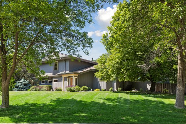 5931 Creek Point, Minnetonka, MN 55345