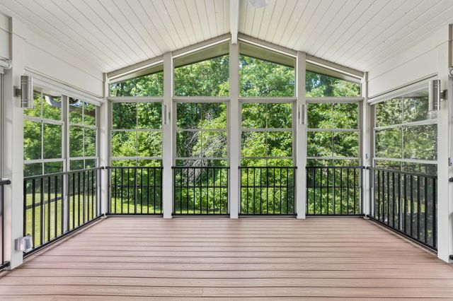 5931 Creek Point, Minnetonka, MN 55345