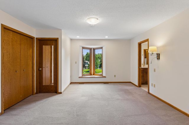 5931 Creek Point, Minnetonka, MN 55345