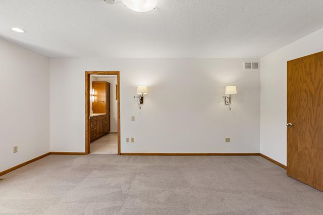 5931 Creek Point, Minnetonka, MN 55345