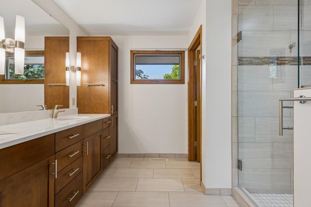 5931 Creek Point, Minnetonka, MN 55345