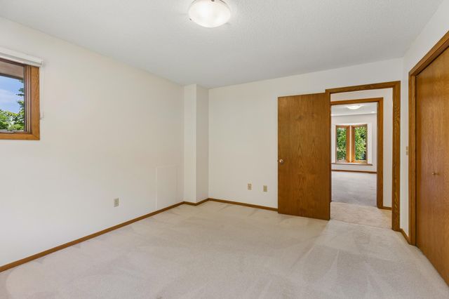 5931 Creek Point, Minnetonka, MN 55345