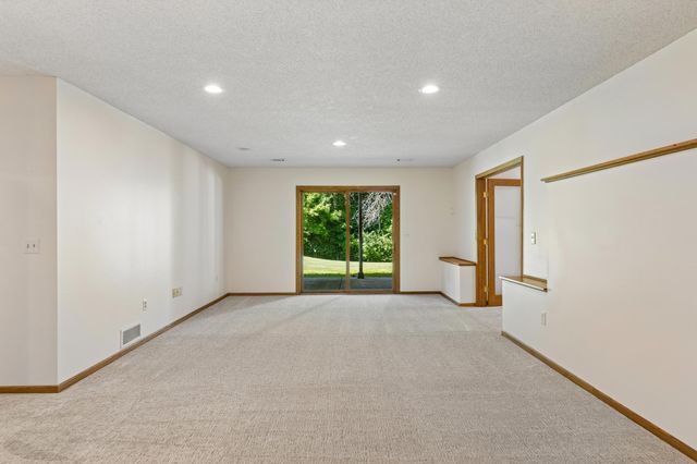 5931 Creek Point, Minnetonka, MN 55345