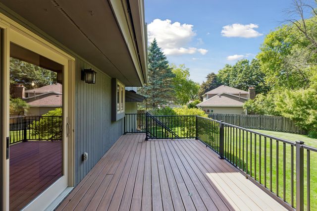 5931 Creek Point, Minnetonka, MN 55345