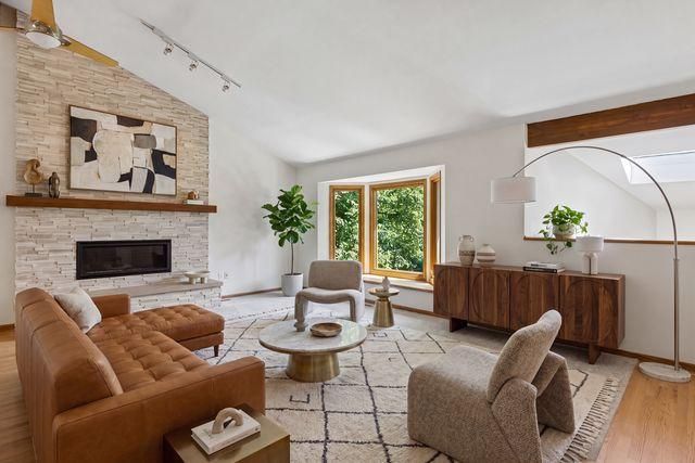 5931 Creek Point, Minnetonka, MN 55345