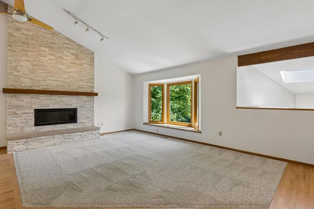 5931 Creek Point, Minnetonka, MN 55345
