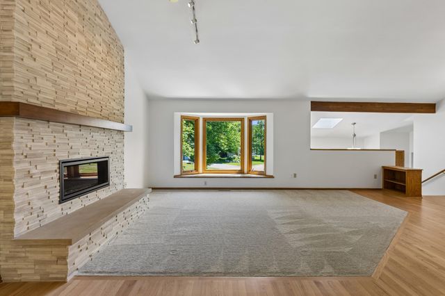 5931 Creek Point, Minnetonka, MN 55345