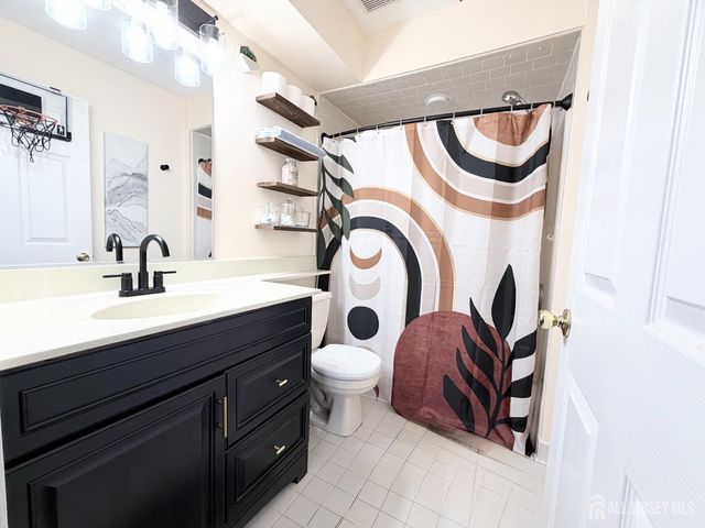 226 Waterford Drive, Edison, NJ 08817