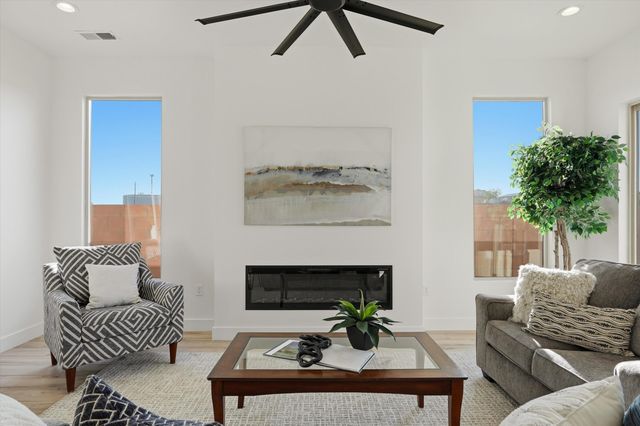 413 Northern Boulevard NE, Rio Rancho, NM 87144
