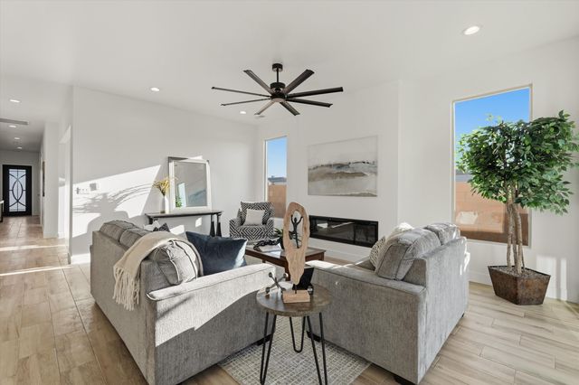 413 Northern Boulevard NE, Rio Rancho, NM 87144