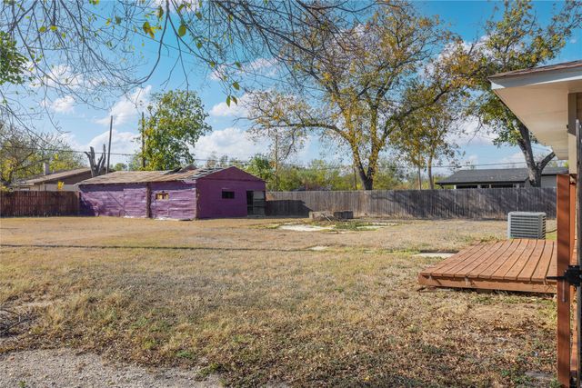 1803 4th St, Brownwood, TX 76801