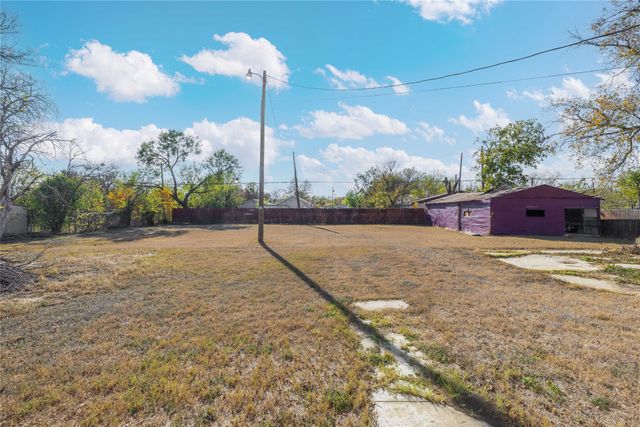 1803 4th St, Brownwood, TX 76801