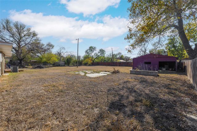1803 4th St, Brownwood, TX 76801