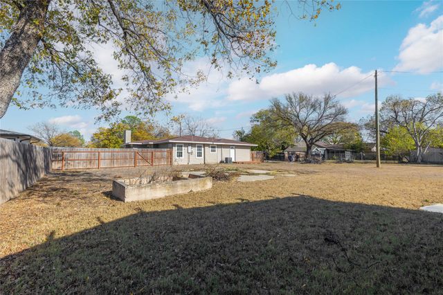 1803 4th St, Brownwood, TX 76801