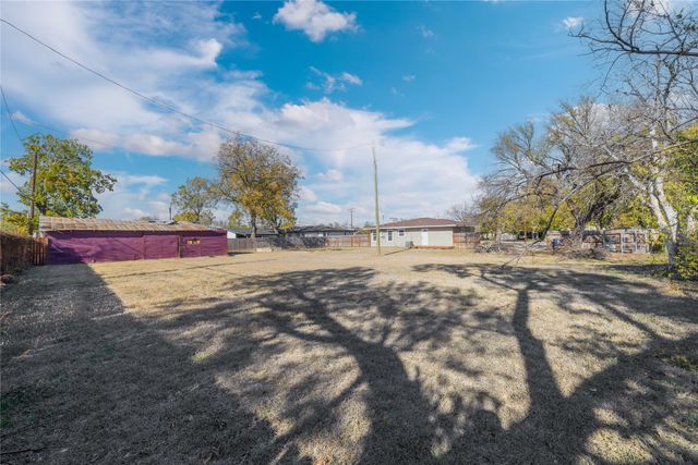1803 4th St, Brownwood, TX 76801