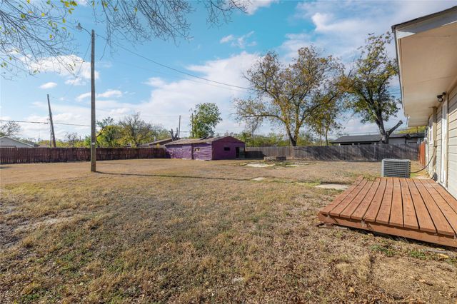 1803 4th St, Brownwood, TX 76801
