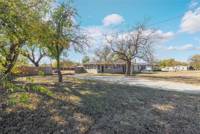 1803 4th St, Brownwood, TX 76801