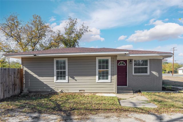 1803 4th St, Brownwood, TX 76801