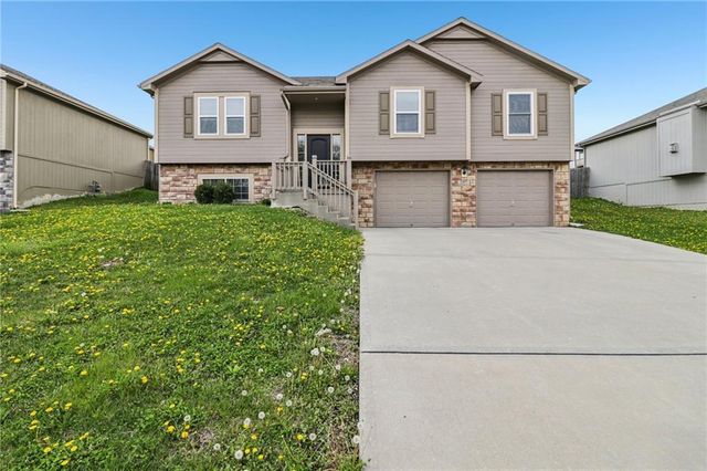 1307 NW Hilltop Lane, Grain Valley, MO 64029