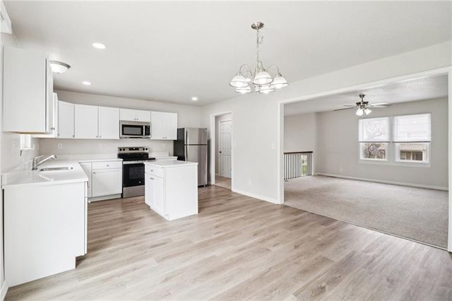 1307 NW Hilltop Lane, Grain Valley, MO 64029