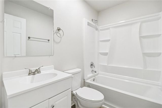 1307 NW Hilltop Lane, Grain Valley, MO 64029