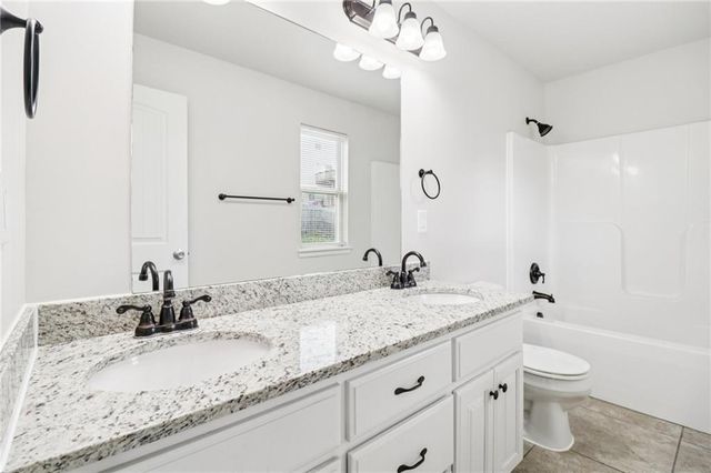 1307 NW Hilltop Lane, Grain Valley, MO 64029