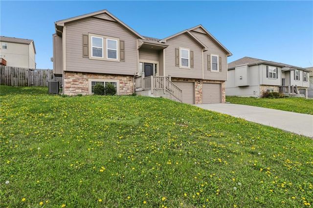 1307 NW Hilltop Lane, Grain Valley, MO 64029