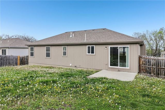1307 NW Hilltop Lane, Grain Valley, MO 64029