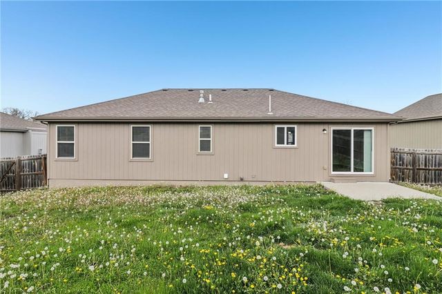 1307 NW Hilltop Lane, Grain Valley, MO 64029