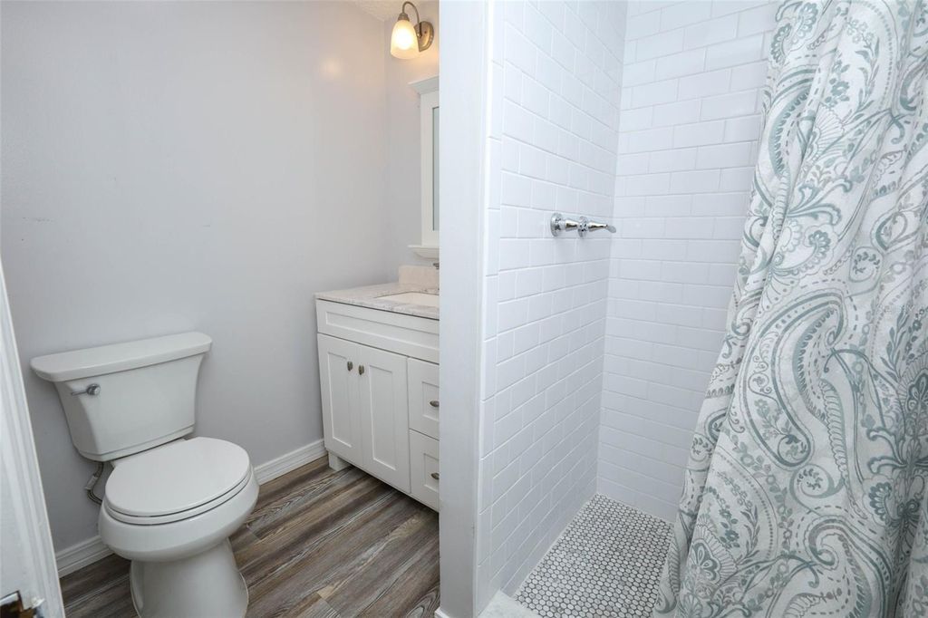 Image 27 of property listing at 819 CANOVIA AVENUE, Orlando, FL 32804