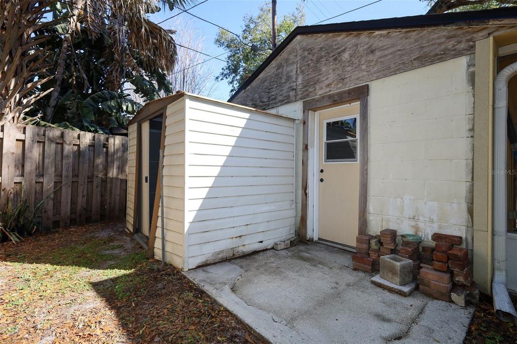 Image 40 of property listing at 819 CANOVIA AVENUE, Orlando, FL 32804