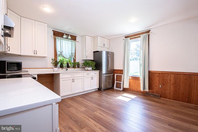 202 SHENANDOAH AVE, Edinburg, VA 22824