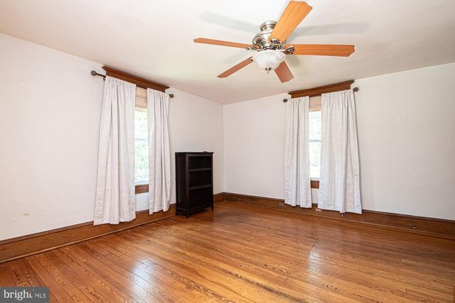 202 SHENANDOAH AVE, Edinburg, VA 22824