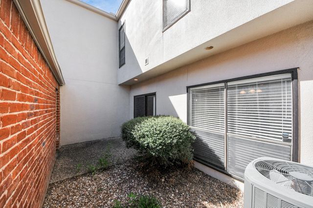 2468 Bering Drive, Houston, TX 77057