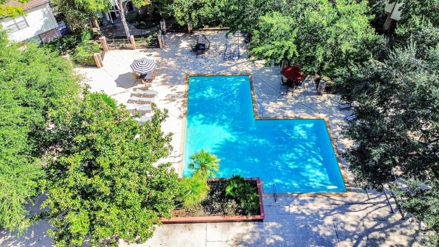 2468 Bering Drive, Houston, TX 77057