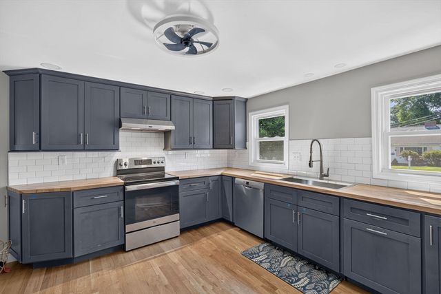 17 Rockwood Ln, Lawrence, MA 01843