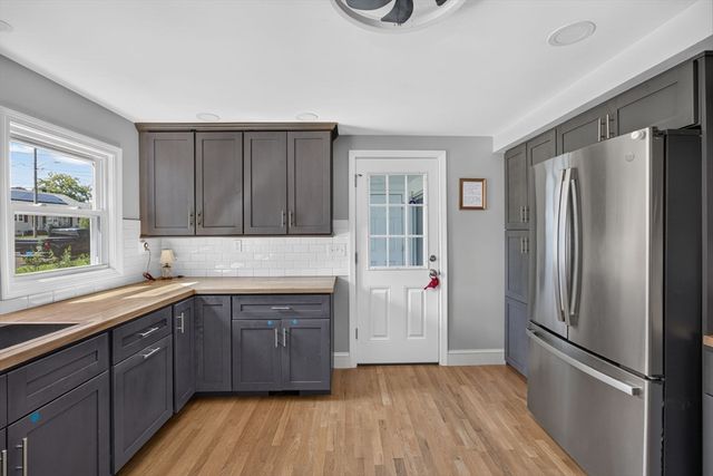 17 Rockwood Ln, Lawrence, MA 01843