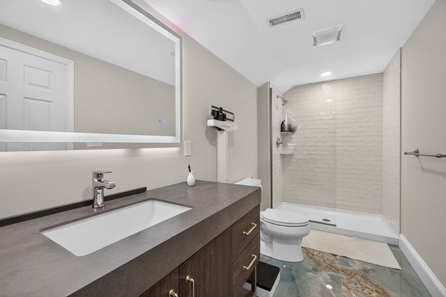17 Rockwood Ln, Lawrence, MA 01843